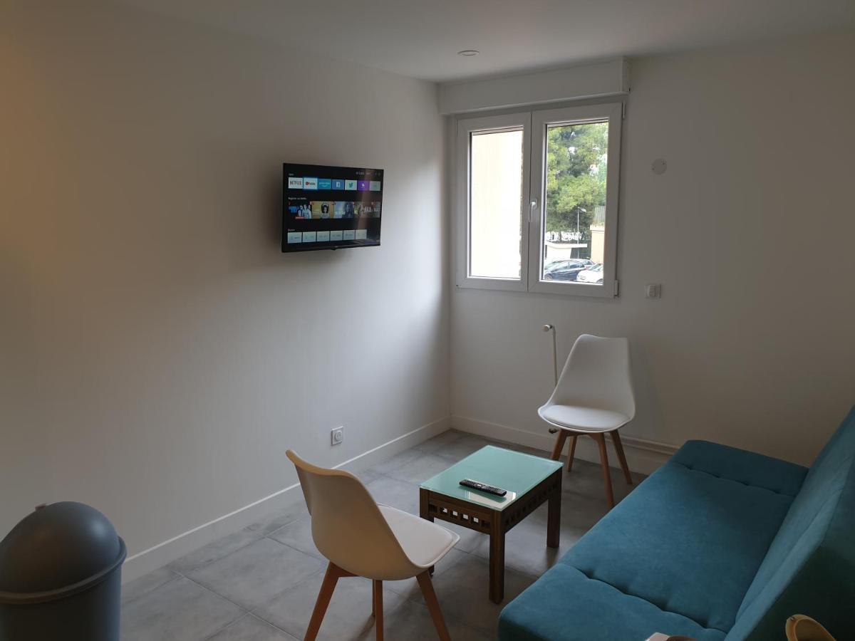 Appartements Renove 2023 Proche Aeroport 5Min, Gare Sncf 2 Min, Tramway Au Pied De L'Immeuble , Parking Possible, Renovated Apartments 2023 Near The Airport 5 Min, Train Station 2 Min, Tram Next To The Building 1 Min, Parking Possible Nice Luaran gambar