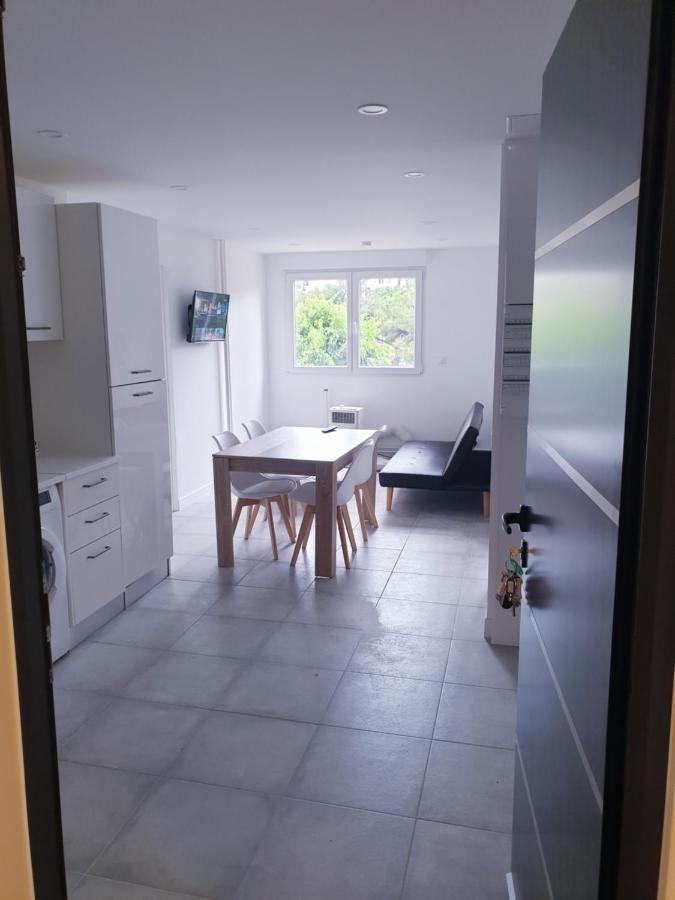 Appartements Renove 2023 Proche Aeroport 5Min, Gare Sncf 2 Min, Tramway Au Pied De L'Immeuble , Parking Possible, Renovated Apartments 2023 Near The Airport 5 Min, Train Station 2 Min, Tram Next To The Building 1 Min, Parking Possible Nice Luaran gambar