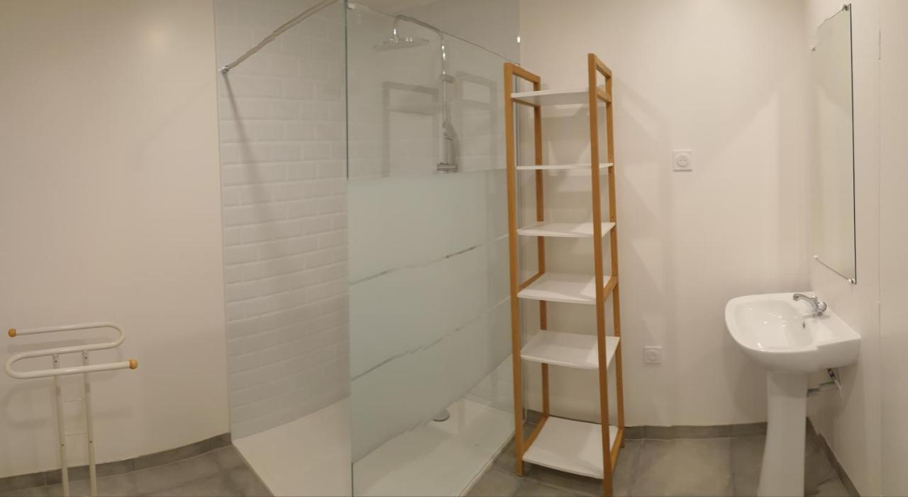 Appartements Renove 2023 Proche Aeroport 5Min, Gare Sncf 2 Min, Tramway Au Pied De L'Immeuble , Parking Possible, Renovated Apartments 2023 Near The Airport 5 Min, Train Station 2 Min, Tram Next To The Building 1 Min, Parking Possible Nice Luaran gambar