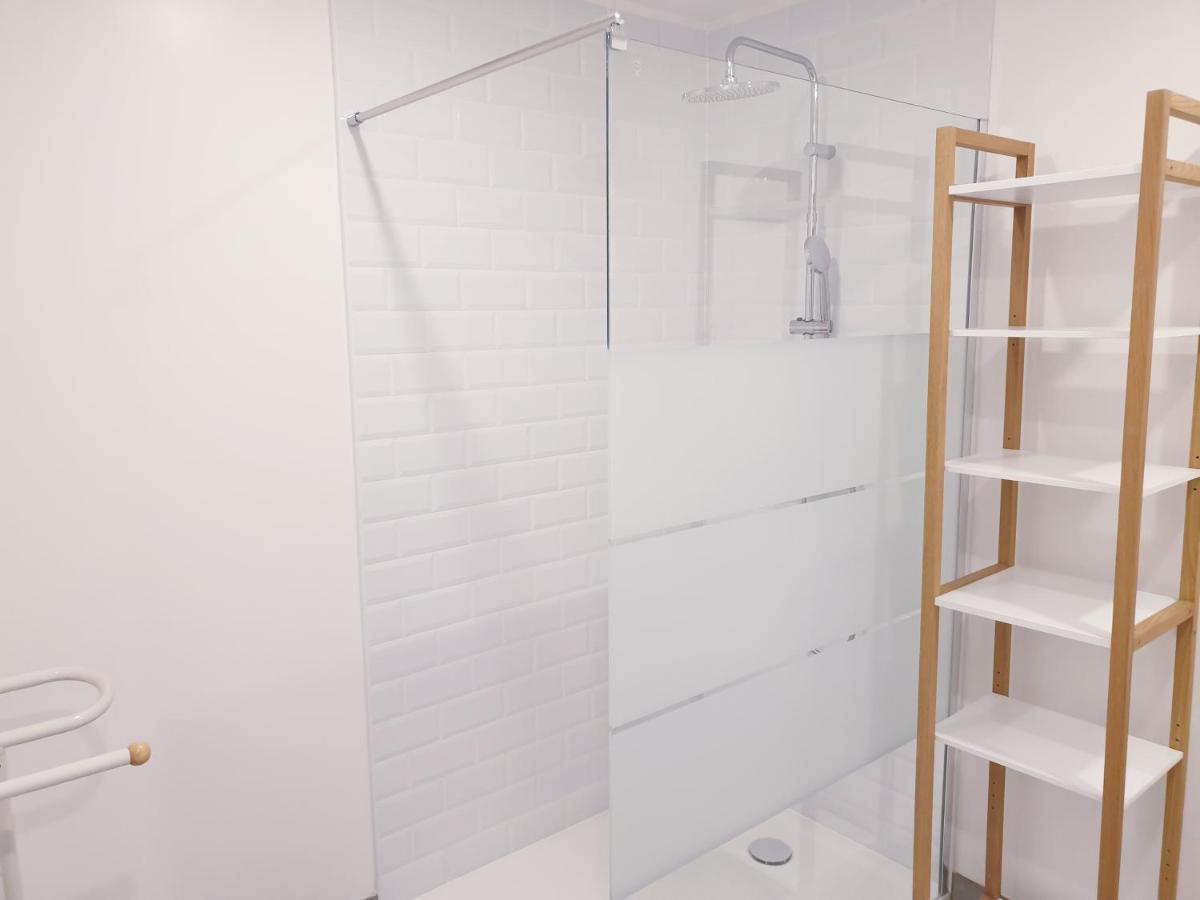 Appartements Renove 2023 Proche Aeroport 5Min, Gare Sncf 2 Min, Tramway Au Pied De L'Immeuble , Parking Possible, Renovated Apartments 2023 Near The Airport 5 Min, Train Station 2 Min, Tram Next To The Building 1 Min, Parking Possible Nice Luaran gambar