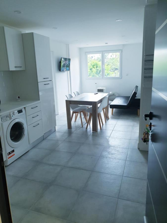 Appartements Renove 2023 Proche Aeroport 5Min, Gare Sncf 2 Min, Tramway Au Pied De L'Immeuble , Parking Possible, Renovated Apartments 2023 Near The Airport 5 Min, Train Station 2 Min, Tram Next To The Building 1 Min, Parking Possible Nice Luaran gambar