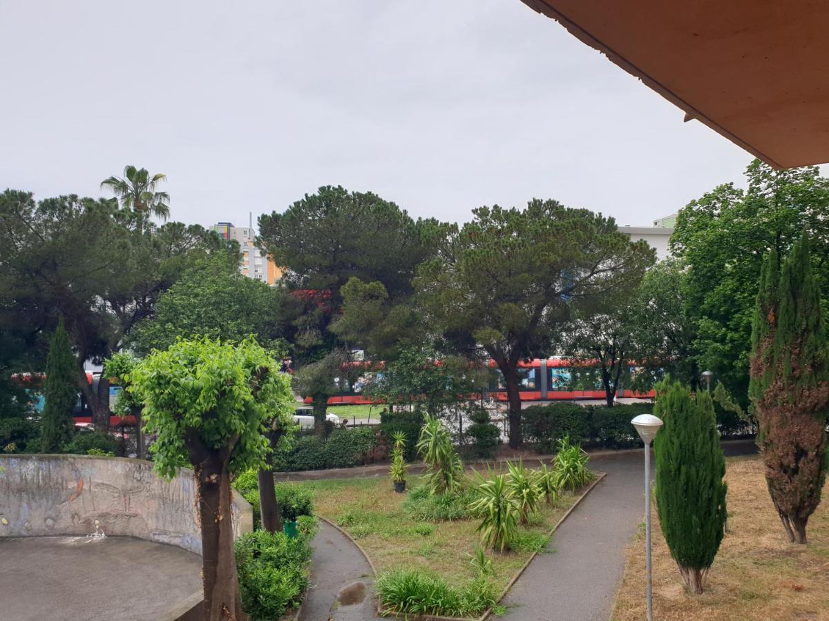 Appartements Renove 2023 Proche Aeroport 5Min, Gare Sncf 2 Min, Tramway Au Pied De L'Immeuble , Parking Possible, Renovated Apartments 2023 Near The Airport 5 Min, Train Station 2 Min, Tram Next To The Building 1 Min, Parking Possible Nice Luaran gambar
