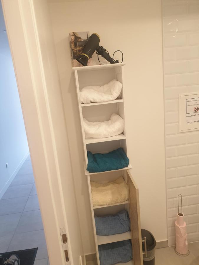 Appartements Renove 2023 Proche Aeroport 5Min, Gare Sncf 2 Min, Tramway Au Pied De L'Immeuble , Parking Possible, Renovated Apartments 2023 Near The Airport 5 Min, Train Station 2 Min, Tram Next To The Building 1 Min, Parking Possible Nice Luaran gambar