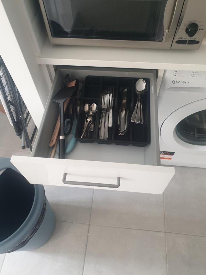 Appartements Renove 2023 Proche Aeroport 5Min, Gare Sncf 2 Min, Tramway Au Pied De L'Immeuble , Parking Possible, Renovated Apartments 2023 Near The Airport 5 Min, Train Station 2 Min, Tram Next To The Building 1 Min, Parking Possible Nice Luaran gambar
