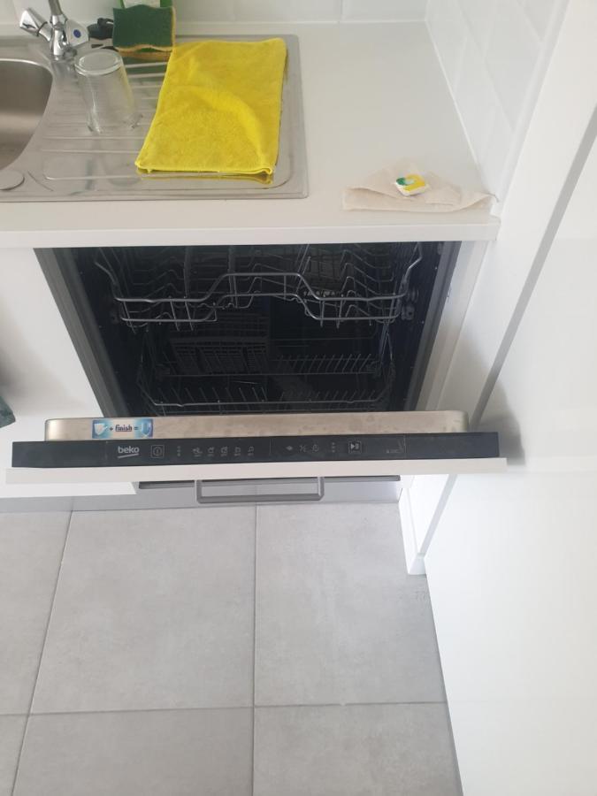 Appartements Renove 2023 Proche Aeroport 5Min, Gare Sncf 2 Min, Tramway Au Pied De L'Immeuble , Parking Possible, Renovated Apartments 2023 Near The Airport 5 Min, Train Station 2 Min, Tram Next To The Building 1 Min, Parking Possible Nice Luaran gambar
