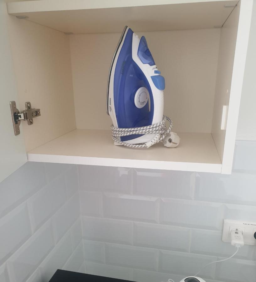 Appartements Renove 2023 Proche Aeroport 5Min, Gare Sncf 2 Min, Tramway Au Pied De L'Immeuble , Parking Possible, Renovated Apartments 2023 Near The Airport 5 Min, Train Station 2 Min, Tram Next To The Building 1 Min, Parking Possible Nice Luaran gambar