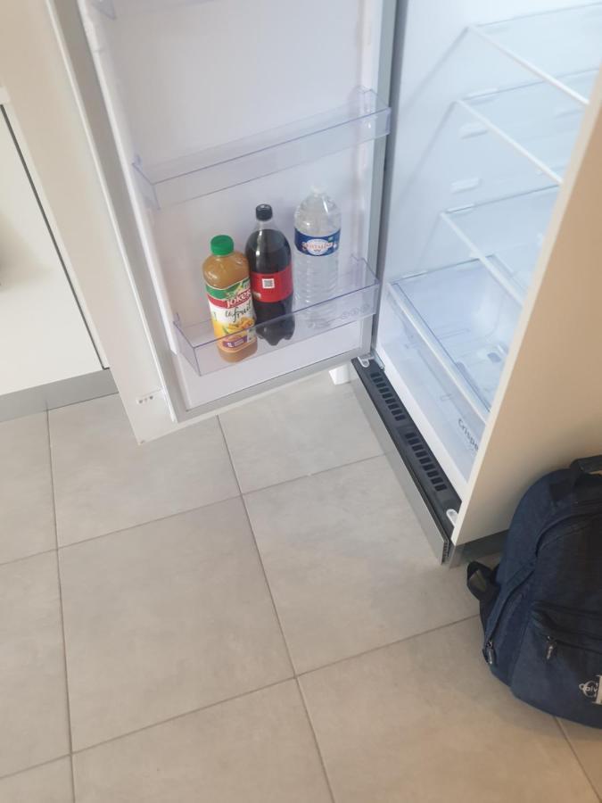 Appartements Renove 2023 Proche Aeroport 5Min, Gare Sncf 2 Min, Tramway Au Pied De L'Immeuble , Parking Possible, Renovated Apartments 2023 Near The Airport 5 Min, Train Station 2 Min, Tram Next To The Building 1 Min, Parking Possible Nice Luaran gambar