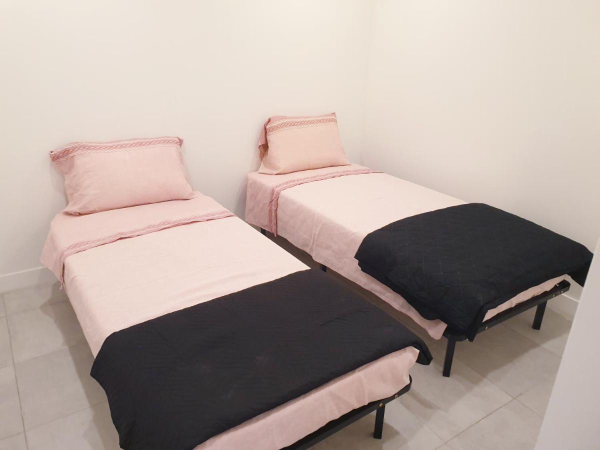 Appartements Renove 2023 Proche Aeroport 5Min, Gare Sncf 2 Min, Tramway Au Pied De L'Immeuble , Parking Possible, Renovated Apartments 2023 Near The Airport 5 Min, Train Station 2 Min, Tram Next To The Building 1 Min, Parking Possible Nice Luaran gambar