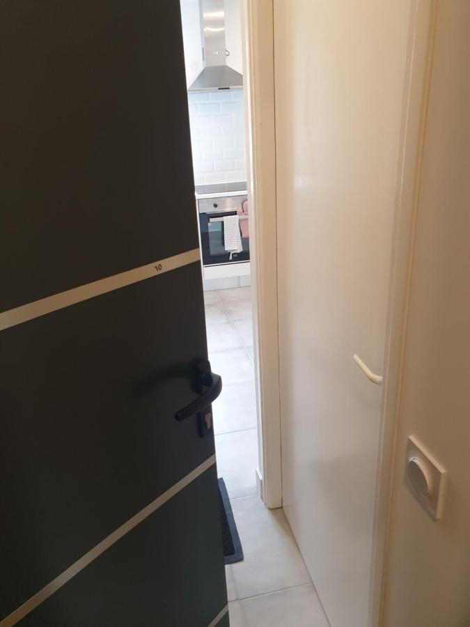 Appartements Renove 2023 Proche Aeroport 5Min, Gare Sncf 2 Min, Tramway Au Pied De L'Immeuble , Parking Possible, Renovated Apartments 2023 Near The Airport 5 Min, Train Station 2 Min, Tram Next To The Building 1 Min, Parking Possible Nice Bilik gambar