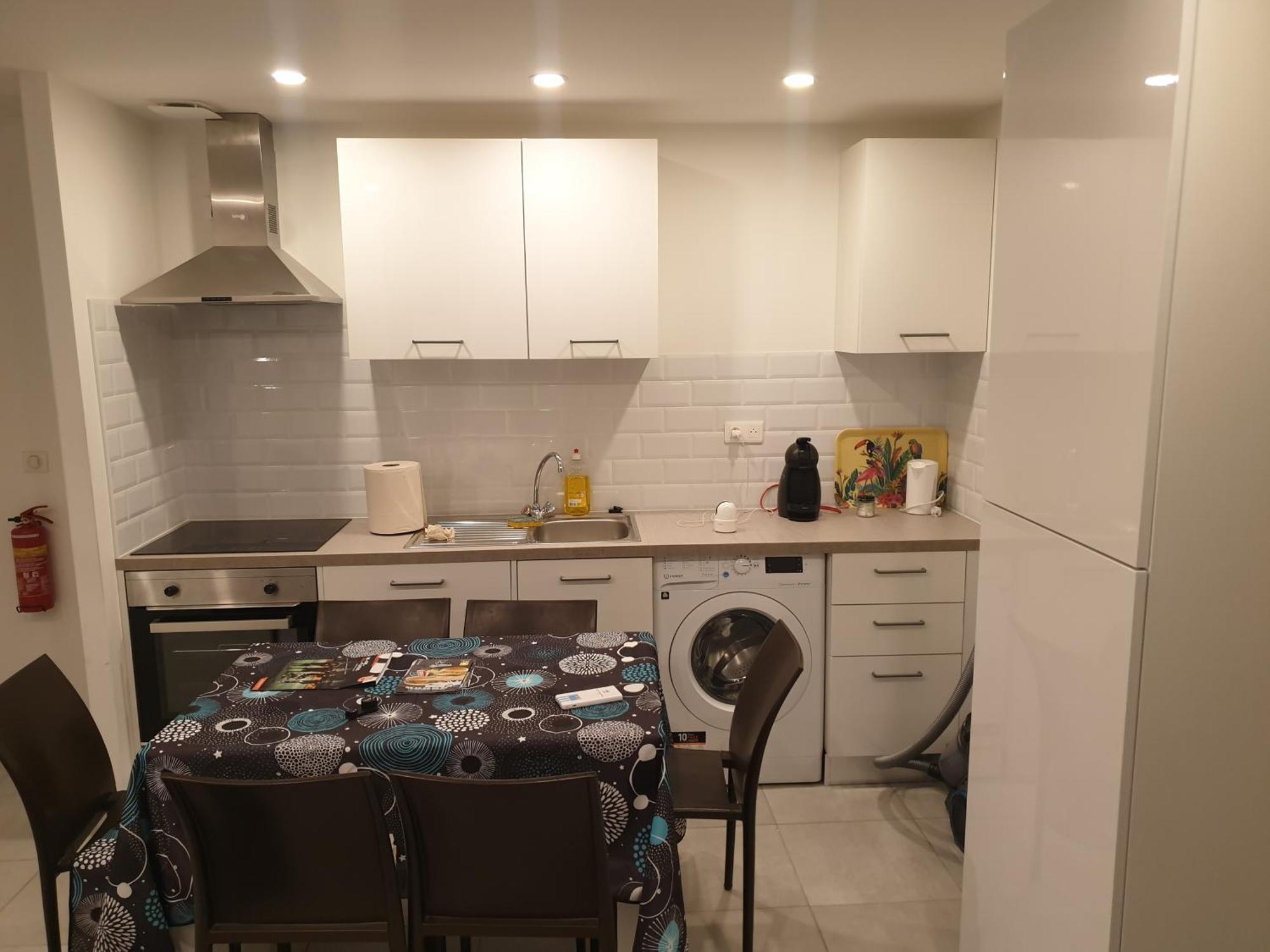 Appartements Renove 2023 Proche Aeroport 5Min, Gare Sncf 2 Min, Tramway Au Pied De L'Immeuble , Parking Possible, Renovated Apartments 2023 Near The Airport 5 Min, Train Station 2 Min, Tram Next To The Building 1 Min, Parking Possible Nice Luaran gambar