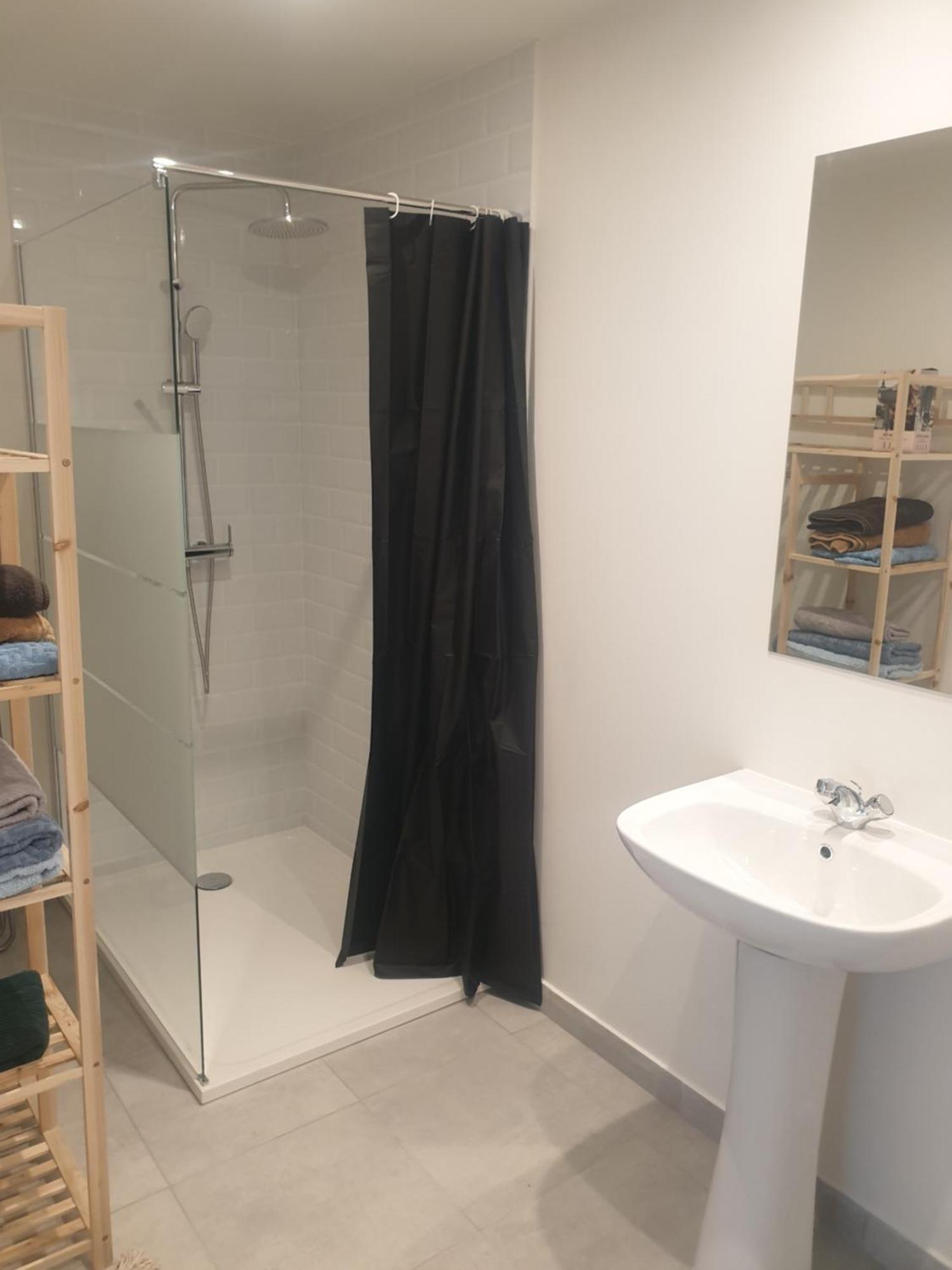 Appartements Renove 2023 Proche Aeroport 5Min, Gare Sncf 2 Min, Tramway Au Pied De L'Immeuble , Parking Possible, Renovated Apartments 2023 Near The Airport 5 Min, Train Station 2 Min, Tram Next To The Building 1 Min, Parking Possible Nice Bilik gambar