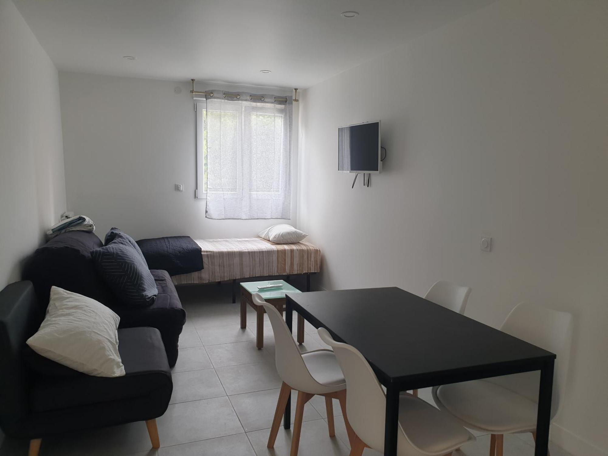 Appartements Renove 2023 Proche Aeroport 5Min, Gare Sncf 2 Min, Tramway Au Pied De L'Immeuble , Parking Possible, Renovated Apartments 2023 Near The Airport 5 Min, Train Station 2 Min, Tram Next To The Building 1 Min, Parking Possible Nice Bilik gambar